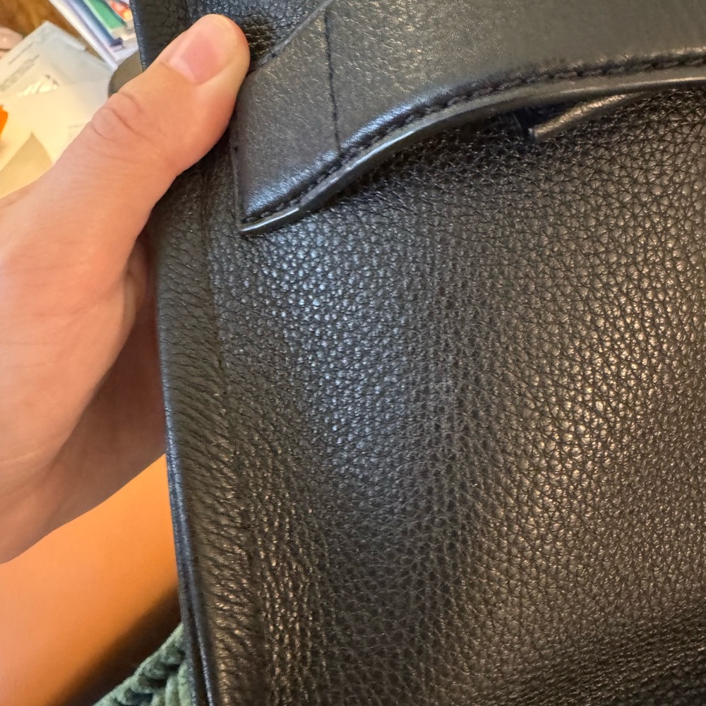 Marc Jacobs Black Leather The Tote Bag - Picture 7 of 7